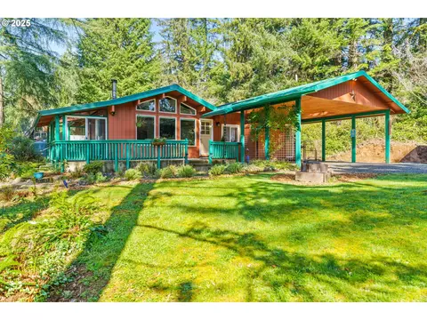 5553 Woahink Dr, Florence, OR 97439