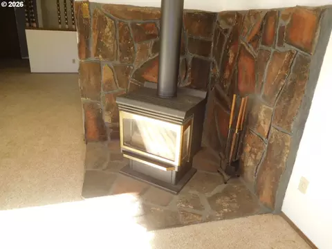 Living - 1536 SW 44th St, Pendleton, OR 97801 photo 4 of 5