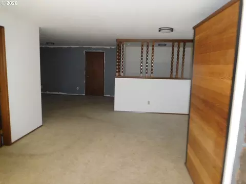 Living - 1536 SW 44th St, Pendleton, OR 97801 photo 5 of 5