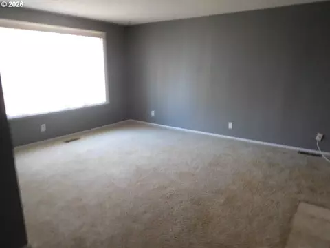 Living - 1536 SW 44th St, Pendleton, OR 97801 photo 1 of 5