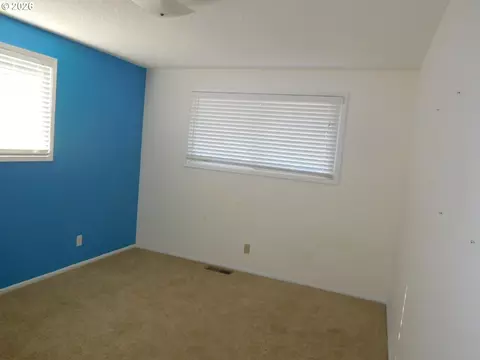 Bedroom - 1536 SW 44th St, Pendleton, OR 97801 photo 3 of 4