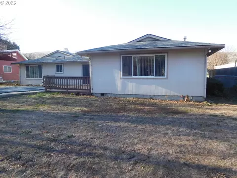 Exterior - 1536 SW 44th St, Pendleton, OR 97801 photo 3 of 4