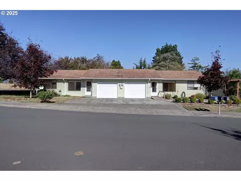 105 SE 15th St, Warrenton, OR 97146