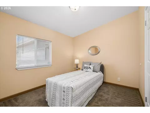 Bedroom - 2416 Maia Loop, Springfield, OR 97477 photo 7 of 8