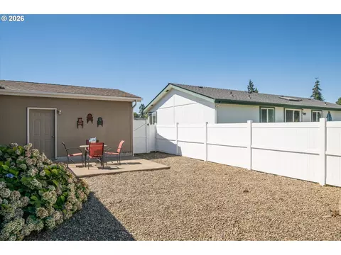 Exterior - 2416 Maia Loop, Springfield, OR 97477 photo 5 of 7