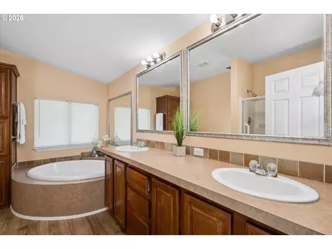 Bath - 2416 Maia Loop, Springfield, OR 97477 photo 1 of 2
