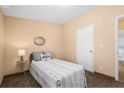 Bedroom - 2416 Maia Loop, Springfield, OR 97477 photo 8 of 8