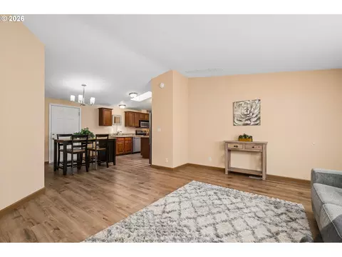 Living - 2416 Maia Loop, Springfield, OR 97477 photo 4 of 7