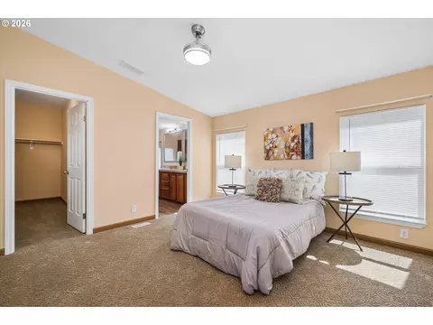 Bedroom - 2416 Maia Loop, Springfield, OR 97477 photo 2 of 8