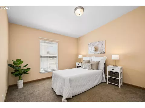 Bedroom - 2416 Maia Loop, Springfield, OR 97477 photo 3 of 8