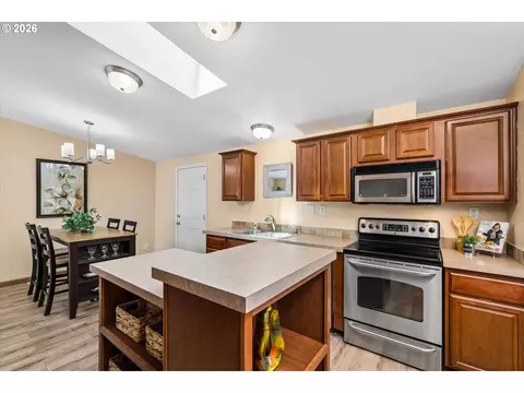 Kitchen - 2416 Maia Loop, Springfield, OR 97477 photo 4 of 4