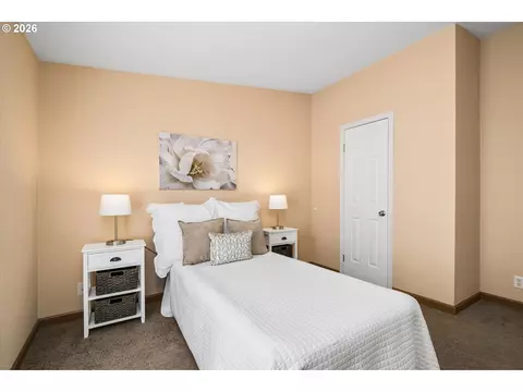 Bedroom - 2416 Maia Loop, Springfield, OR 97477 photo 4 of 8