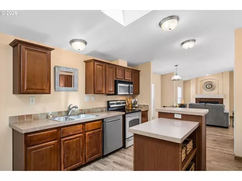 Kitchen - 2416 Maia Loop, Springfield, OR 97477 photo 1 of 4