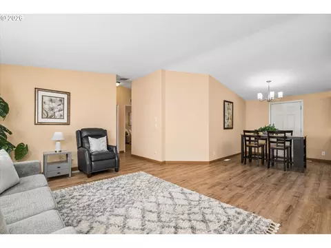 Living - 2416 Maia Loop, Springfield, OR 97477 photo 5 of 7