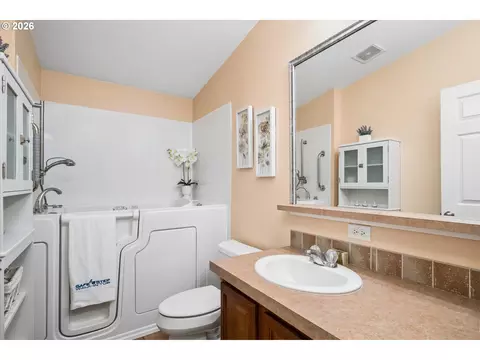 Bath - 2416 Maia Loop, Springfield, OR 97477 photo 2 of 2