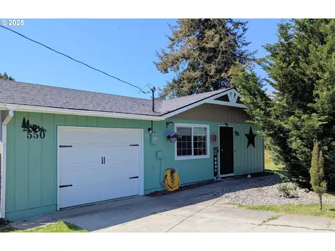 550 18th St, Myrtle Point, OR 97458