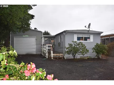 125 N 4th St, Lakeside, OR 97449