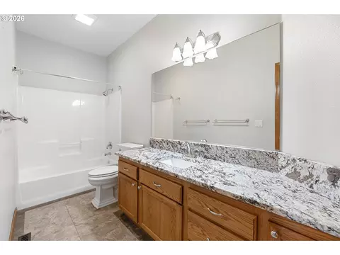 Bath - 1926 NW 18th St, Gresham, OR 97030 photo 1 of 3