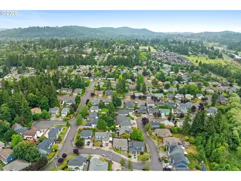 View/Area - 1926 NW 18th St, Gresham, OR 97030 photo 3 of 4