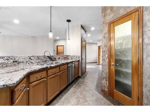 Kitchen - 1926 NW 18th St, Gresham, OR 97030 photo 4 of 5