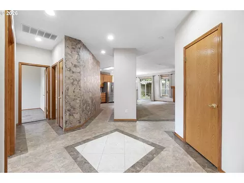 Entry Way - 1926 NW 18th St, Gresham, OR 97030 photo 2 of 2