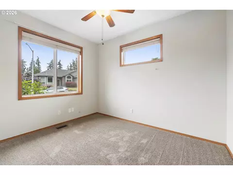 Bedroom - 1926 NW 18th St, Gresham, OR 97030 photo 2 of 4