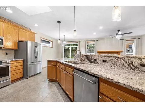 Kitchen - 1926 NW 18th St, Gresham, OR 97030 photo 1 of 5