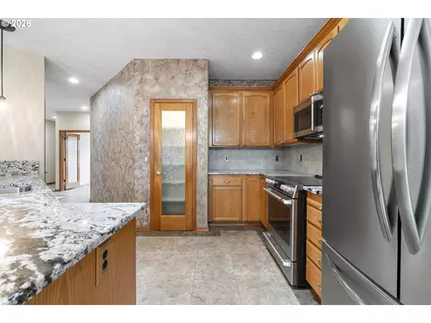 Kitchen - 1926 NW 18th St, Gresham, OR 97030 photo 5 of 5