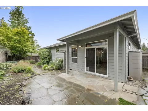 Exterior - 1926 NW 18th St, Gresham, OR 97030 photo 5 of 7