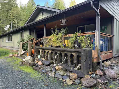 68155 Ridge Rd, North Bend, OR 97459
