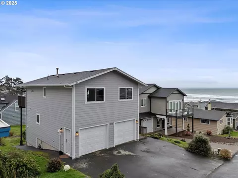 1910 NE 68th St, Lincoln City, OR 97367