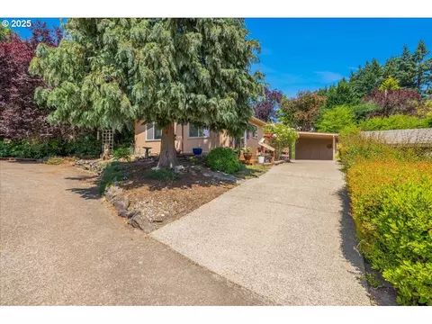 625 SW 9th St, Dundee, OR 97115