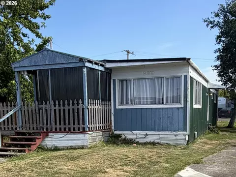 1000 N 8th St #54, Reedsport, OR 97467
