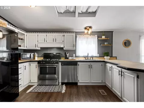 Kitchen - 1020 N Benson St, Union, OR 97883 photo 2 of 3