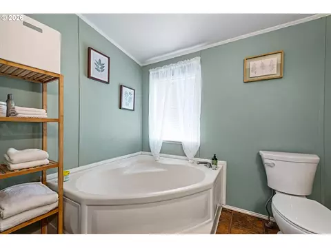 Bath - 1020 N Benson St, Union, OR 97883 photo 3 of 4
