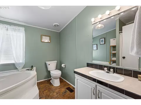 Bath - 1020 N Benson St, Union, OR 97883 photo 2 of 4
