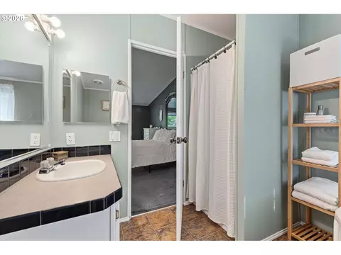 Bath - 1020 N Benson St, Union, OR 97883 photo 4 of 4