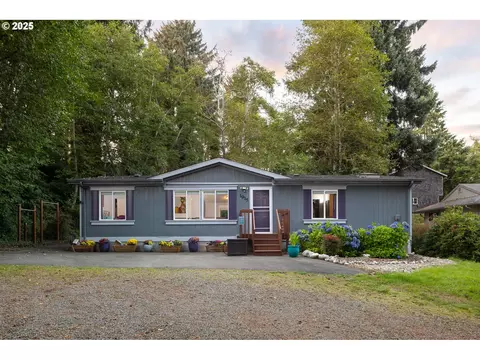 1915 NE 15th St, Lincoln City, OR 97367