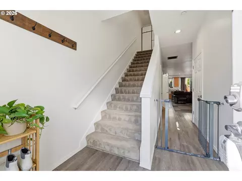 Entry Way - 5827 SE 16th Loop, Gresham, OR 97080 photo 1 of 2