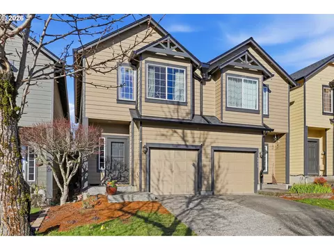 Exterior - 5827 SE 16th Loop, Gresham, OR 97080 photo 2 of 10
