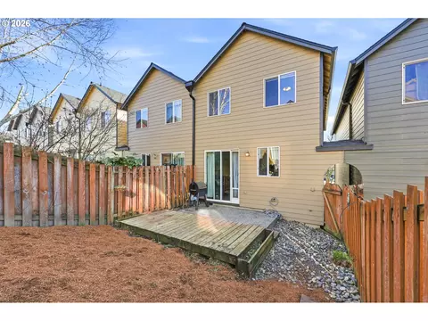 Exterior - 5827 SE 16th Loop, Gresham, OR 97080 photo 10 of 10