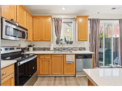 Kitchen - 5827 SE 16th Loop, Gresham, OR 97080 photo 4 of 4