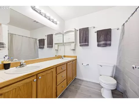 Bath - 5827 SE 16th Loop, Gresham, OR 97080 photo 2 of 2