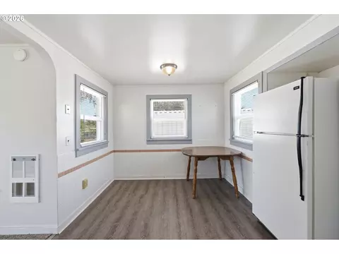 Dining - 595 S 47th St, Springfield, OR 97478 photo 1 of 1