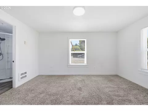 Bedroom - 595 S 47th St, Springfield, OR 97478 photo 2 of 6