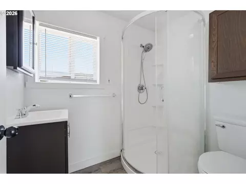 Bath - 595 S 47th St, Springfield, OR 97478 photo 1 of 1