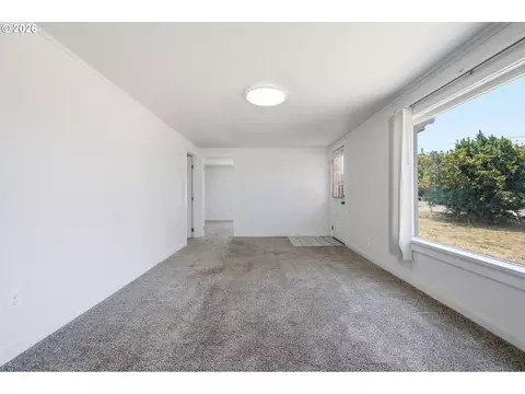 Living - 595 S 47th St, Springfield, OR 97478 photo 1 of 5