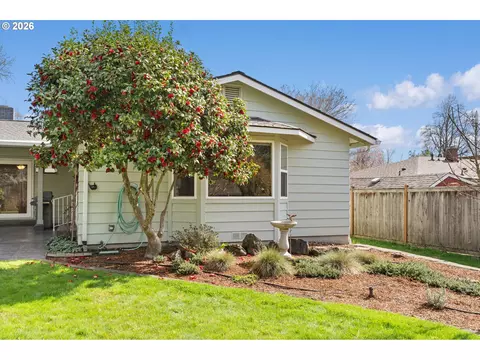 Exterior - 394 Cherry Dr, Eugene, OR 97401 photo 3 of 10