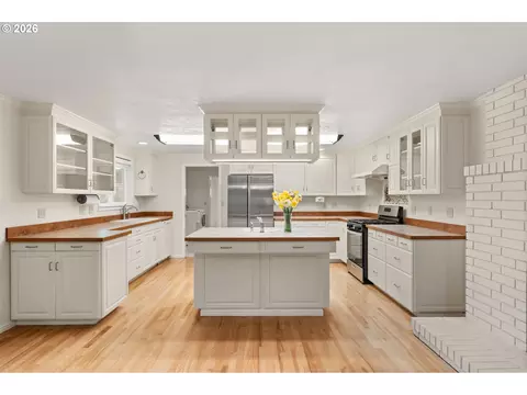 Kitchen - 394 Cherry Dr, Eugene, OR 97401 photo 1 of 3