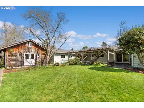 Exterior - 394 Cherry Dr, Eugene, OR 97401 photo 4 of 10